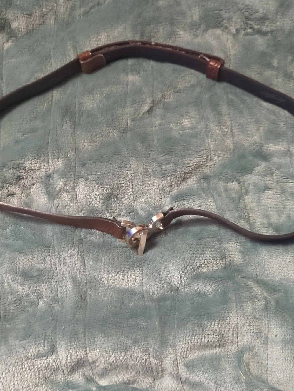 67-Women's Black Leather Knot Detail Belt. Small size. Pre-loved